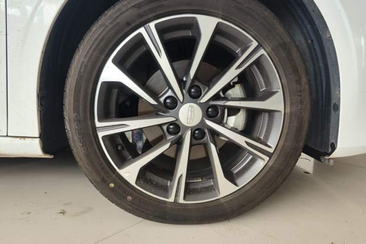 Used Geely Auto Emgrand 2026 Model 4th Generation 4 Millionth Anniversary Edition 1.5L CVT Feiyue Edition Right Front Wheel Hub