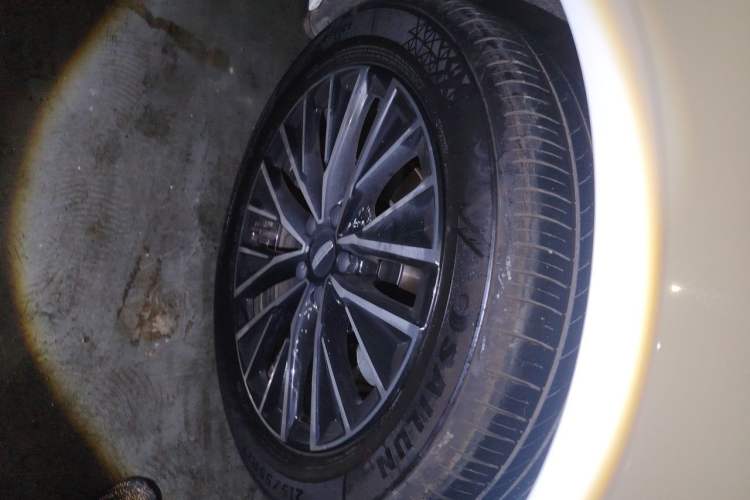Used Geely Auto Emgrand 2026 Model 5th Generation 1.5T DCT Flagship Edition Right Front Wheel Hub