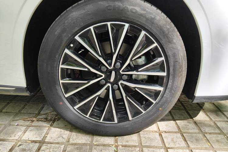 Used Geely Auto Emgrand 2026 Model 5th Generation 1.5T DCT Prestige Edition Right Front Wheel Hub