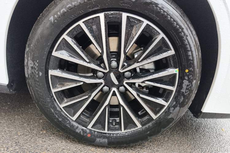Used Geely Auto Emgrand 2026 Model 5th Generation 1.5T DCT Prestige Edition Right Front Wheel Hub