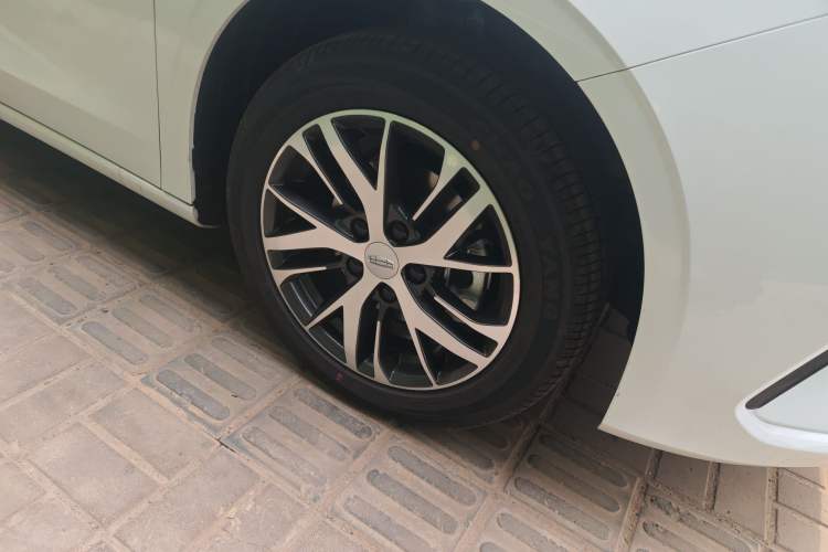 Used Geely Auto Emgrand 2026 Model 4th Generation 4 Millionth Anniversary Edition 1.5L CVT Overdrive Edition Right Front Wheel Hub