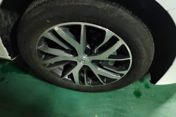 Used Geely Auto Emgrand 2026 Model 4th Generation 4 Millionth Anniversary Edition 1.5L Manual Overdrive Edition Right Front Wheel Hub