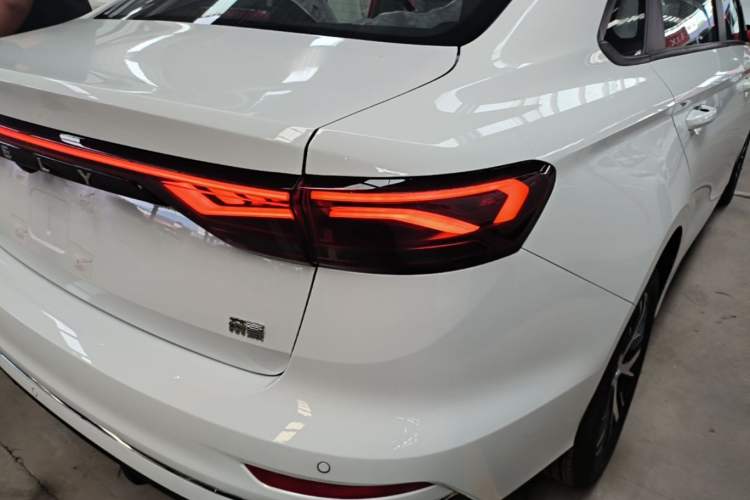 Used Geely Auto Emgrand 2026 Model 4th Generation 4 Millionth Anniversary Edition 1.5L CVT Overdrive Edition Right Rear Taillight