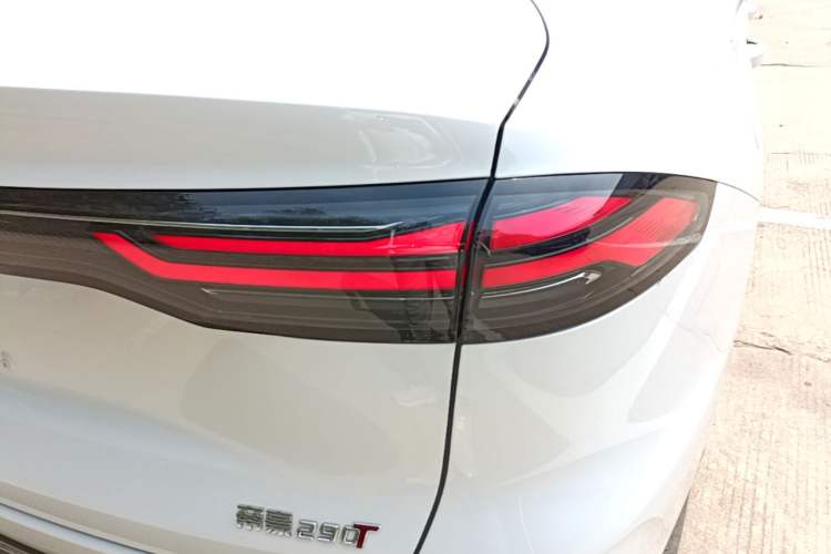 Used Geely Auto Emgrand 2026 Model 5th Generation 1.5T DCT Prestige Edition Right Rear Taillight