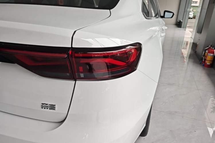 Used Geely Auto Emgrand 2026 Model 4th Generation 4 Millionth Anniversary Edition 1.5L CVT Feiyue Edition Right Rear Taillight