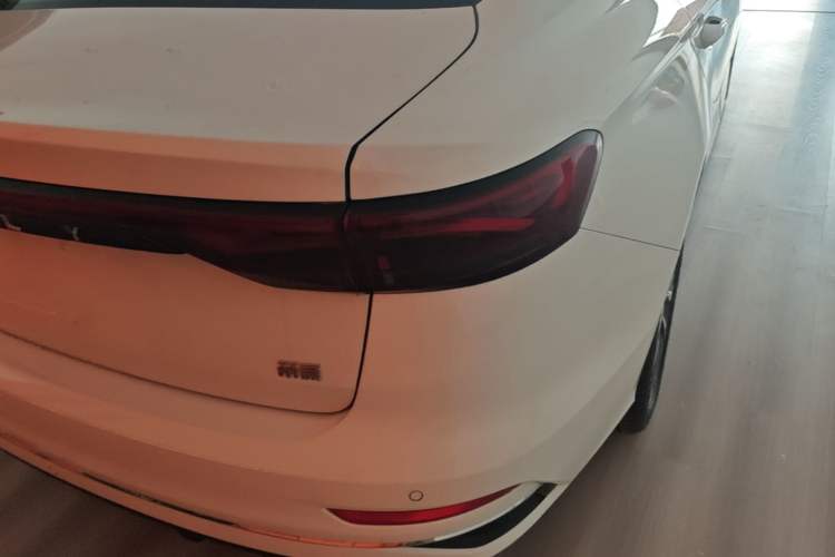 Used Geely Auto Emgrand 2026 Model 4th Generation 4 Millionth Anniversary Edition 1.5L CVT Feiyue Edition Right Rear Taillight