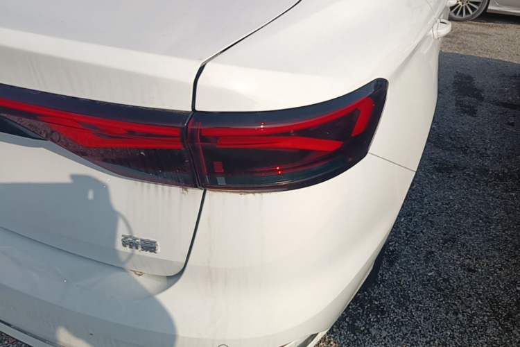 Used Geely Auto Emgrand 2026 Model 4th Generation 4 Millionth Anniversary Edition 1.5L CVT Feiyue Edition Right Rear Taillight
