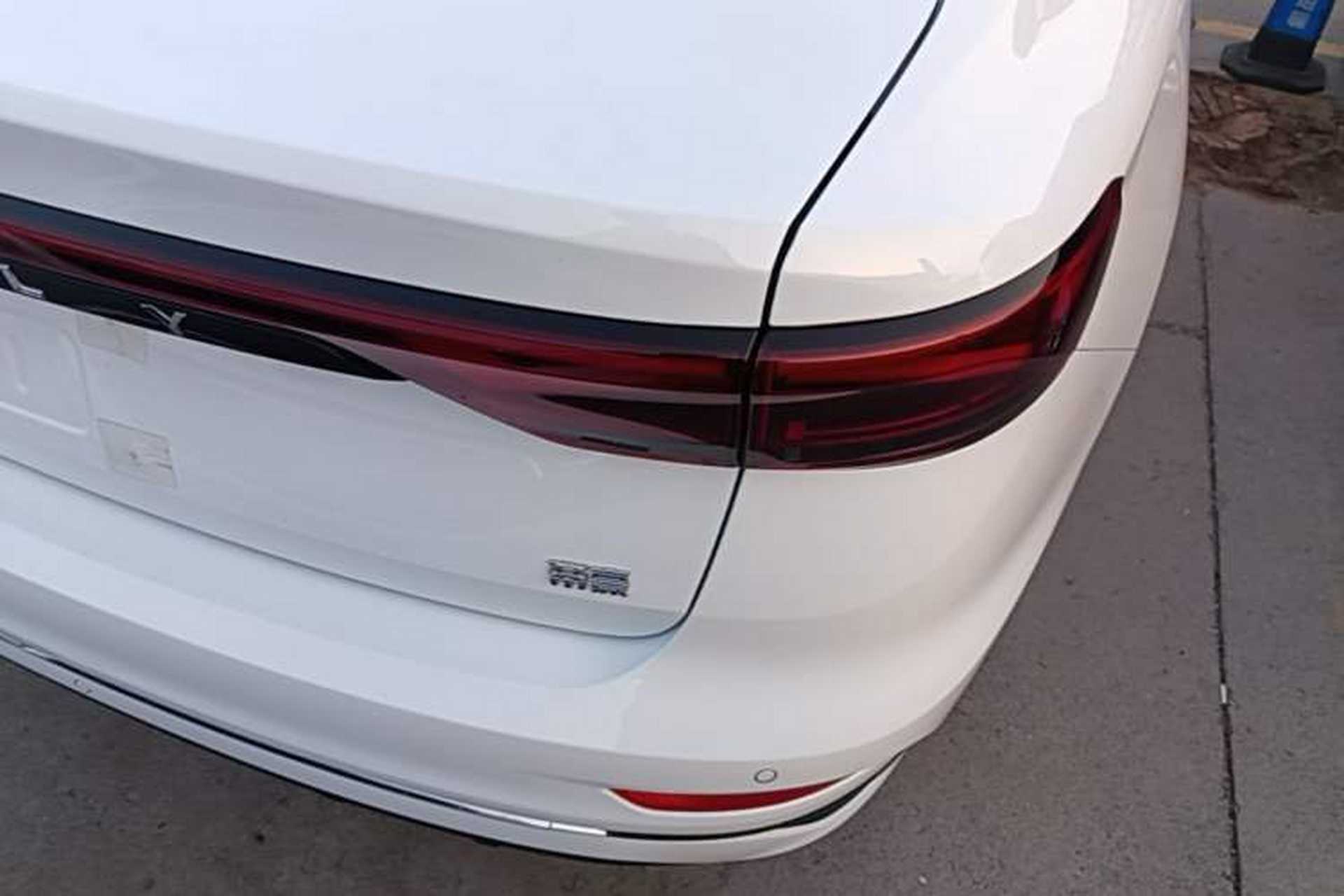 Used Geely Auto Emgrand 2026 Model 4th Generation 4 Millionth Anniversary Edition 1.5L CVT Overdrive Edition Right Rear Taillight