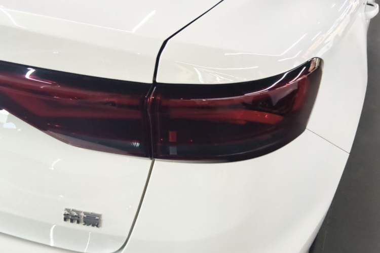 Used Geely Auto Emgrand 2026 Model 4th Generation 4 Millionth Anniversary Edition 1.5L CVT Overdrive Edition Right Rear Taillight
