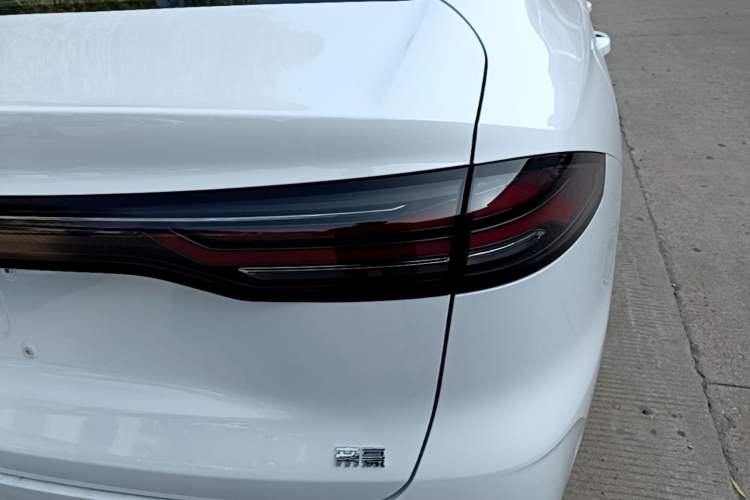 Used Geely Auto Emgrand 2026 Model 5th Generation 1.5L CVT Luxury Edition Right Rear Taillight