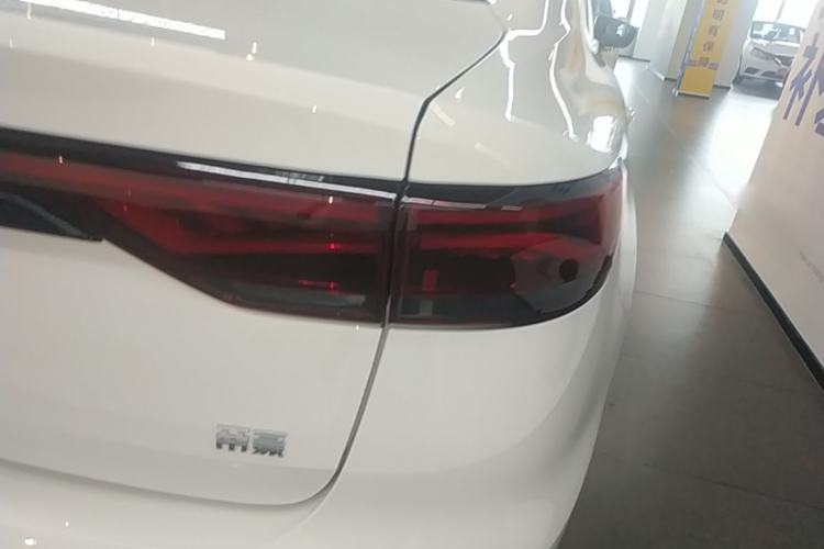 Used Geely Auto Emgrand 2026 Model 4th Generation 4 Millionth Anniversary Edition 1.5L CVT Overdrive Edition Right Rear Taillight