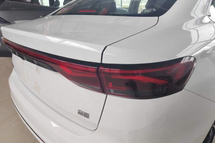 Used Geely Auto Emgrand 2026 Model 4th Generation 4 Millionth Anniversary Edition 1.5L CVT Feiyue Edition Right Rear Taillight