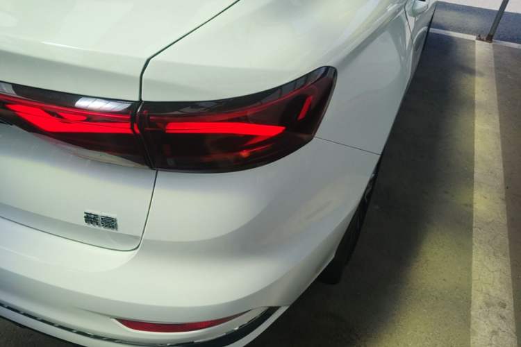 Used Geely Auto Emgrand 2026 Model 4th Generation 4 Millionth Anniversary Model 1.5L CVT Starry Edition Right Rear Taillight