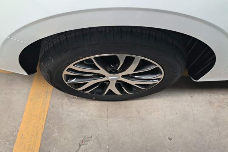 Used Geely Auto Emgrand 2026 Model 4th Generation 4 Millionth Anniversary Edition 1.5L CVT Overdrive Edition Right Rear Wheel Hub