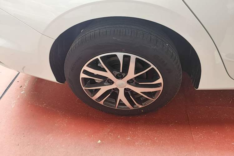Used Geely Auto Emgrand 2026 Model 4th Generation 4 Millionth Anniversary Edition 1.5L CVT Overdrive Edition Right Rear Wheel Hub