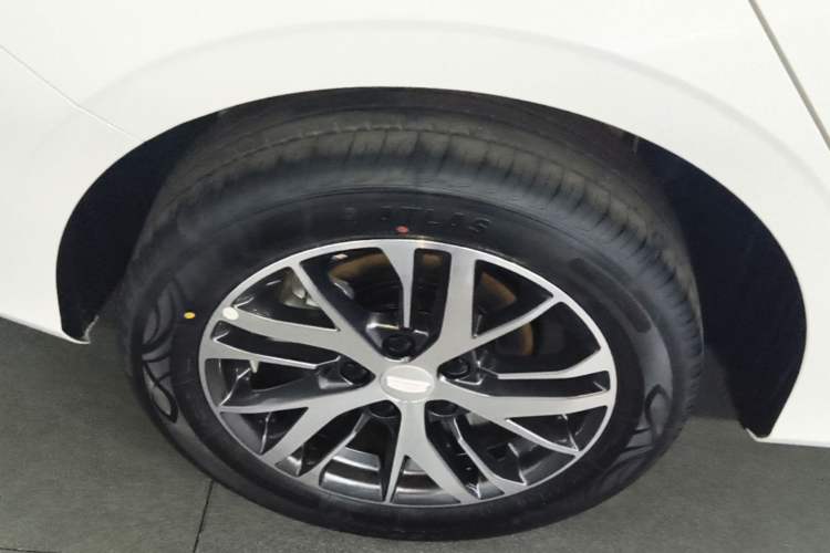Used Geely Auto Emgrand 2026 Model 4th Generation 4 Millionth Anniversary Edition 1.5L CVT Overdrive Edition Right Rear Wheel Hub