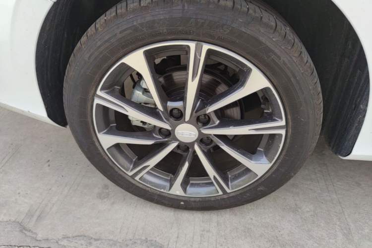 Used Geely Auto Emgrand 2026 Model 4th Generation 4 Millionth Anniversary Edition 1.5L CVT Feiyue Edition Right Rear Wheel Hub