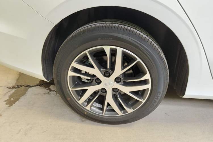 Used Geely Auto Emgrand 2026 Model 4th Generation 4 Millionth Anniversary Edition 1.5L CVT Overdrive Edition Right Rear Wheel Hub