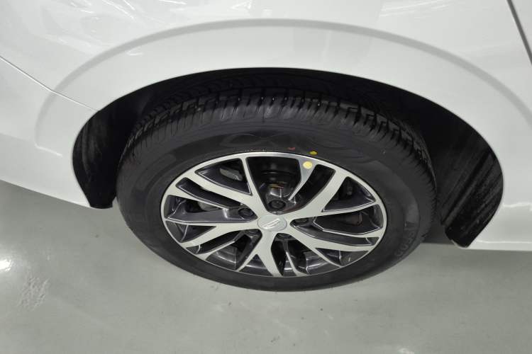 Used Geely Auto Emgrand 2026 Model 4th Generation 4 Millionth Anniversary Edition 1.5L CVT Overdrive Edition Right Rear Wheel Hub