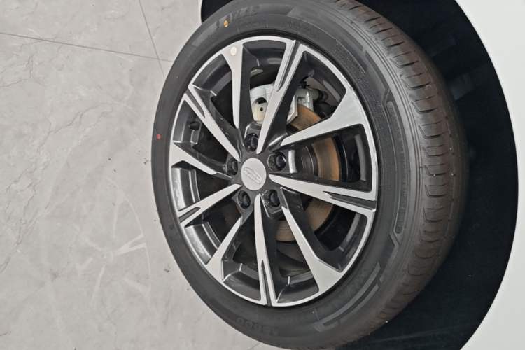 Used Geely Auto Emgrand 2026 Model 4th Generation 4 Millionth Anniversary Edition 1.5L CVT Feiyue Edition Right Rear Wheel Hub