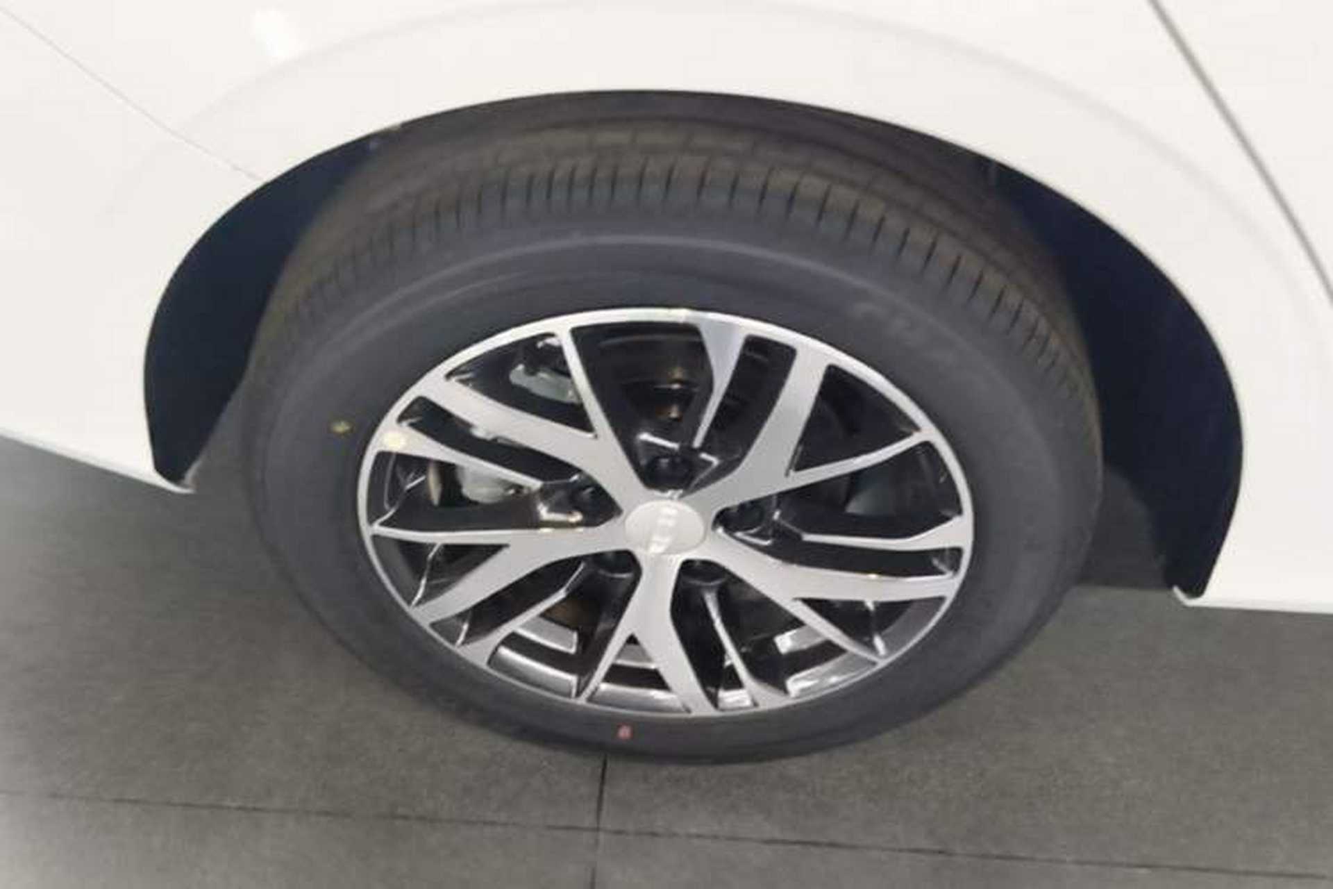 Used Geely Auto Emgrand 2026 Model 4th Generation 4 Millionth Anniversary Edition 1.5L CVT Overdrive Edition Right Rear Wheel Hub