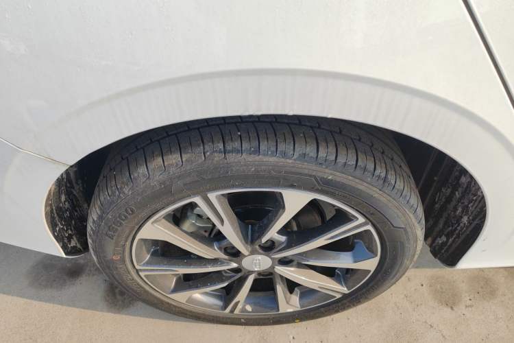 Used Geely Auto Emgrand 2026 Model 4th Generation 4 Millionth Anniversary Edition 1.5L CVT Feiyue Edition Right Rear Wheel Hub
