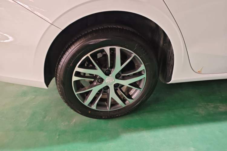 Used Geely Auto Emgrand 2026 Model 4th Generation 4 Millionth Anniversary Edition 1.5L Manual Overdrive Edition Right Rear Wheel Hub
