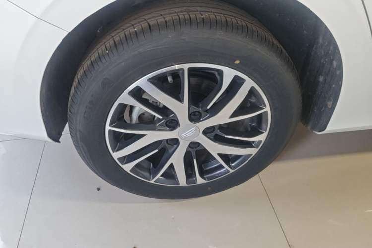 Used Geely Auto Emgrand 2026 Model 4th Generation 4 Millionth Anniversary Edition 1.5L CVT Overdrive Edition Right Rear Wheel Hub