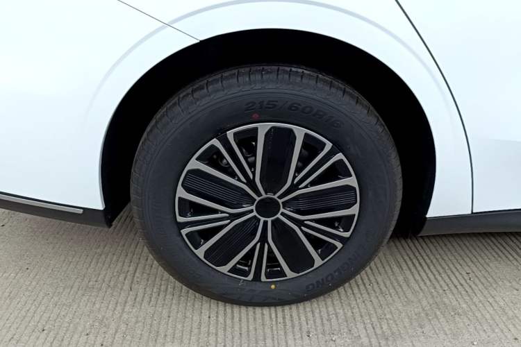 Used Geely Auto Emgrand 2026 Model 5th Generation 1.5L CVT Luxury Edition Right Rear Wheel Hub
