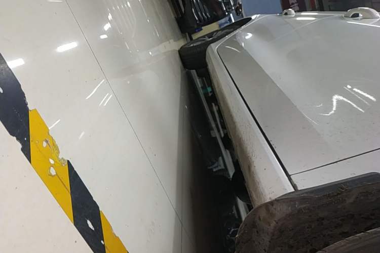 Used Geely Auto Emgrand 2026 Model 4th Generation 4 Millionth Anniversary Edition 1.5L CVT Overdrive Edition Right Side Sill