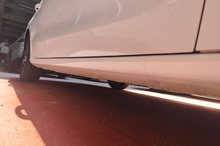 Used Geely Auto Emgrand 2026 Model 4th Generation 4 Millionth Anniversary Edition 1.5L CVT Overdrive Edition Right Side Sill