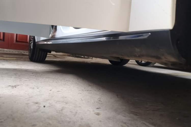 Used Geely Auto Emgrand 2026 Model 5th Generation 1.5T DCT Prestige Edition Right Side Sill