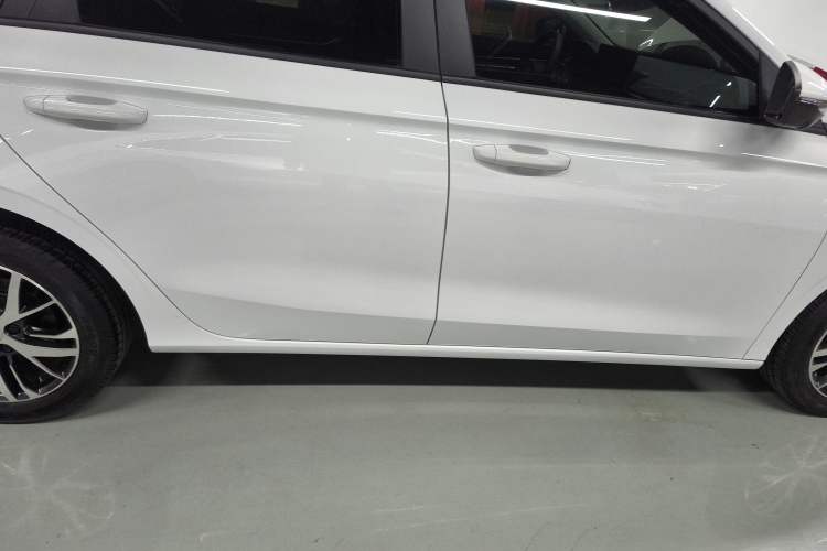 Used Geely Auto Emgrand 2026 Model 4th Generation 4 Millionth Anniversary Edition 1.5L CVT Overdrive Edition Right Side Sill