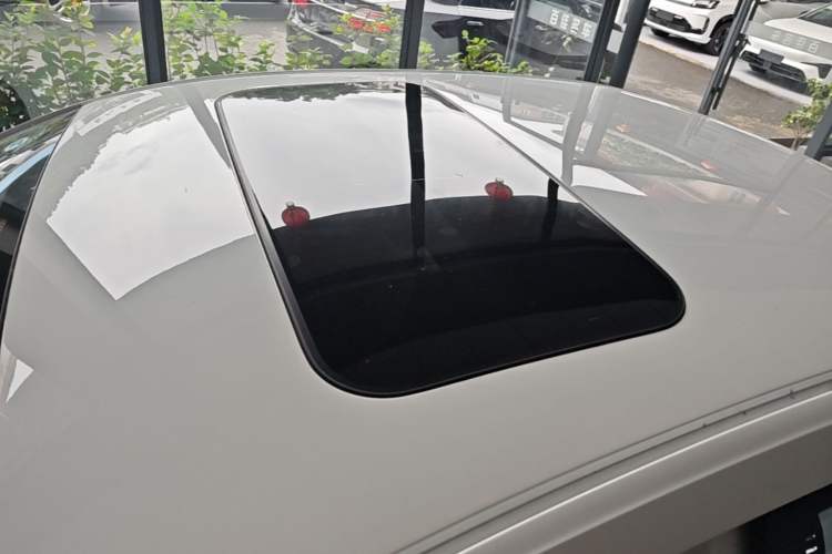 Used Geely Auto Emgrand 2026 Model 4th Generation 4 Millionth Anniversary Edition 1.5L CVT Feiyue Edition Roof