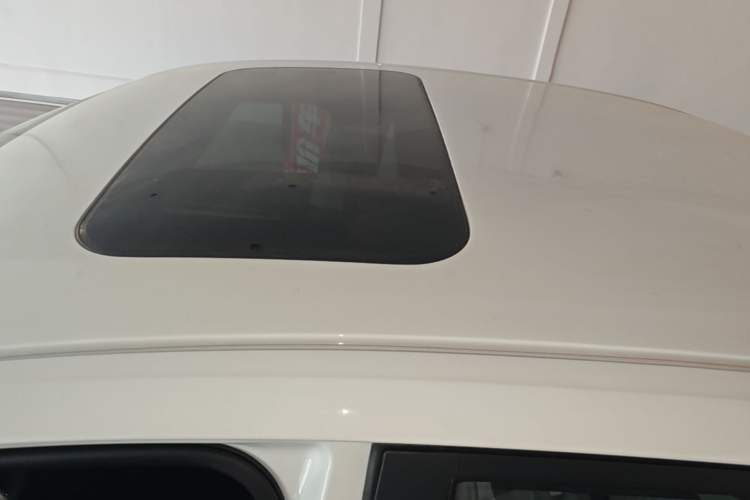 Used Geely Auto Emgrand 2026 Model 4th Generation 4 Millionth Anniversary Edition 1.5L CVT Feiyue Edition Roof