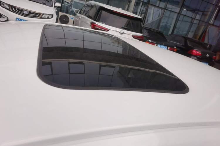 Used Geely Auto Emgrand 2026 Model 4th Generation 4 Millionth Anniversary Edition 1.5L CVT Feiyue Edition Roof