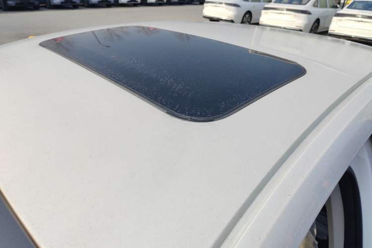 Used Geely Auto Emgrand 2026 Model 4th Generation 4 Millionth Anniversary Edition 1.5L CVT Feiyue Edition Roof