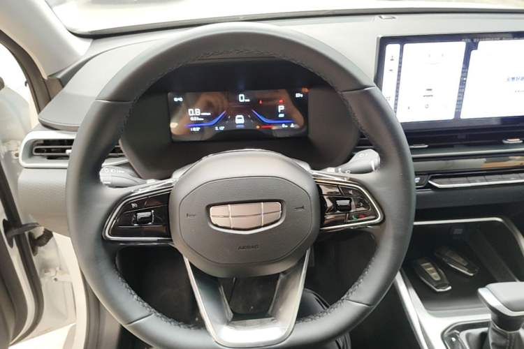 Used Geely Auto Emgrand 2026 Model 4th Generation 4 Millionth Anniversary Edition 1.5L CVT Overdrive Edition Steering Wheel