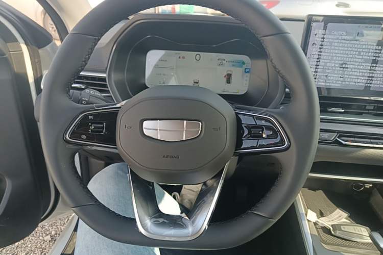Used Geely Auto Emgrand 2026 Model 4th Generation 4 Millionth Anniversary Edition 1.5L CVT Feiyue Edition Steering Wheel