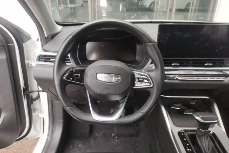 Used Geely Auto Emgrand 2026 Model 4th Generation 4 Millionth Anniversary Edition 1.5L CVT Feiyue Edition Steering Wheel