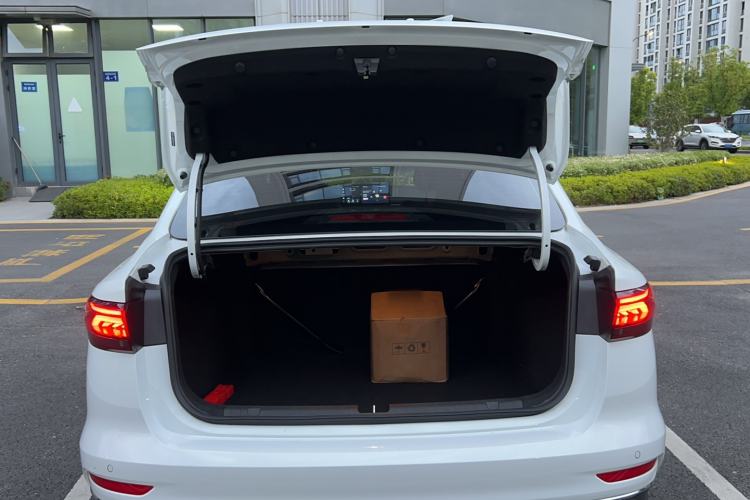 Used Geely Auto Emgrand 2026 Model 4th Generation 4 Millionth Anniversary Edition 1.5L CVT Overdrive Edition Trunk