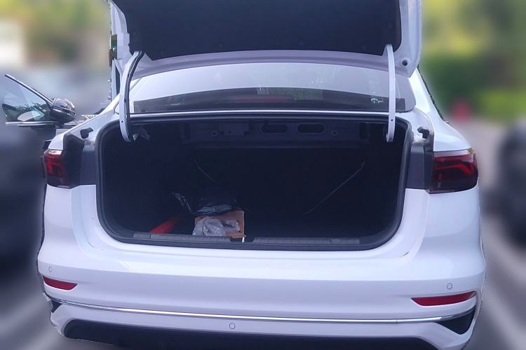 Used Geely Auto Emgrand 2026 Model 4th Generation 4 Millionth Anniversary Edition 1.5L CVT Overdrive Edition Trunk