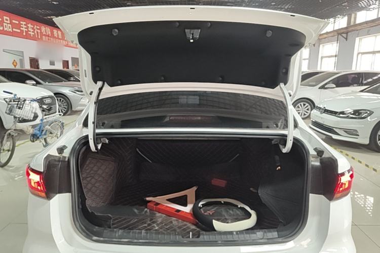 Used Geely Auto Emgrand 2026 Model 4th Generation 4 Millionth Anniversary Edition 1.5L CVT Overdrive Edition Trunk
