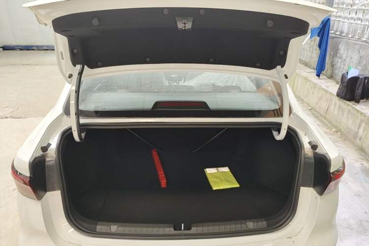 Used Geely Auto Emgrand 2026 Model 4th Generation 4 Millionth Anniversary Edition 1.5L CVT Overdrive Edition Trunk