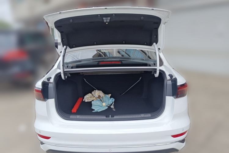 Used Geely Auto Emgrand 2026 Model 4th Generation 4 Millionth Anniversary Edition 1.5L Manual Overdrive Edition Trunk