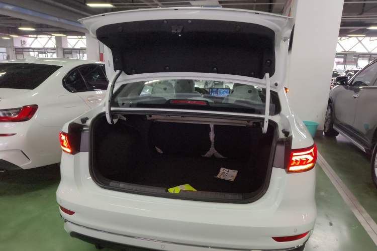 Used Geely Auto Emgrand 2026 Model 4th Generation 4 Millionth Anniversary Edition 1.5L CVT Feiyue Edition Trunk