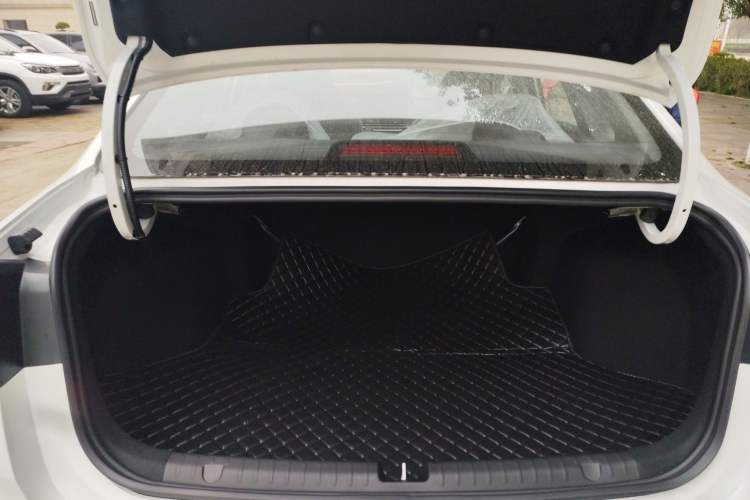 Used Geely Auto Emgrand 2026 Model 4th Generation 4 Millionth Anniversary Edition 1.5L Manual Overdrive Edition Trunk