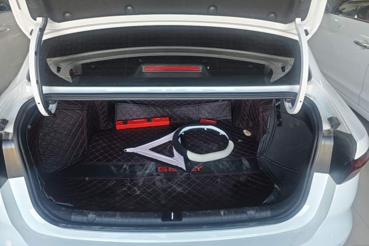 Used Geely Auto Emgrand 2026 Model 4th Generation 4 Millionth Anniversary Edition 1.5L CVT Overdrive Edition Trunk