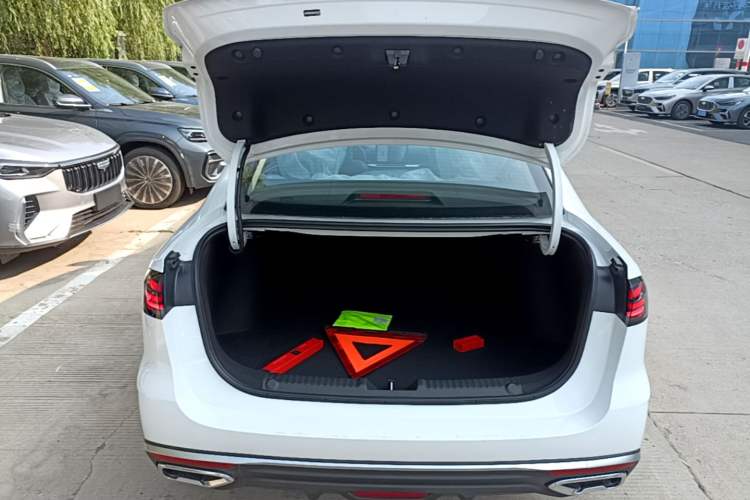 Used Geely Auto Emgrand 2026 Model 5th Generation 1.5L CVT Luxury Edition Trunk