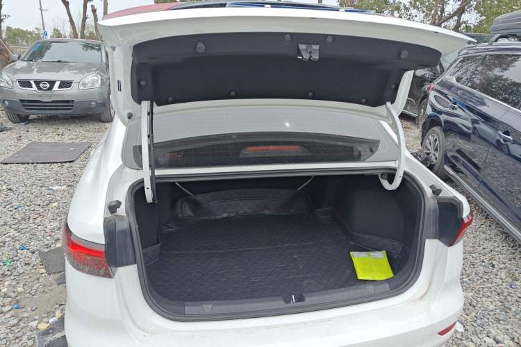 Used Geely Auto Emgrand 2026 Model 4th Generation 4 Millionth Anniversary Edition 1.5L Manual Overdrive Edition Trunk